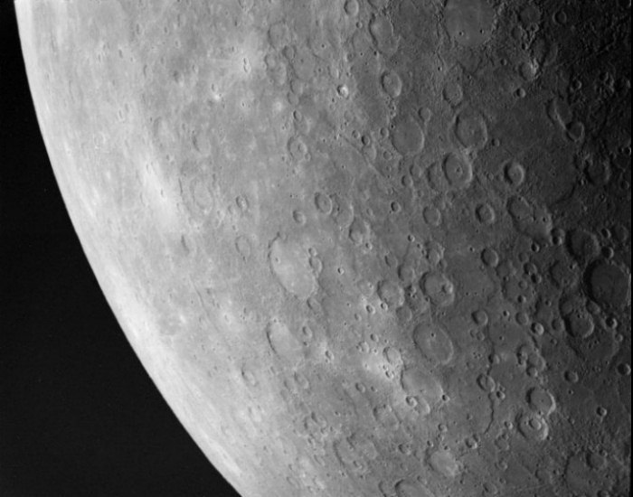 Il pianeta Mercurio, fotografato dalla sonda "Mariner 10" nel 1974