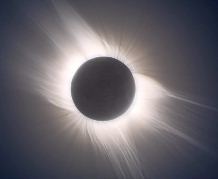 corona solare durante ecliise totale di Sole