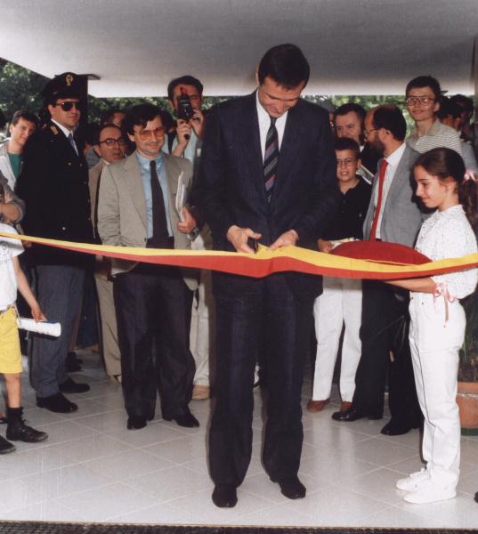 Il sindaco Angelini taglia il nastro