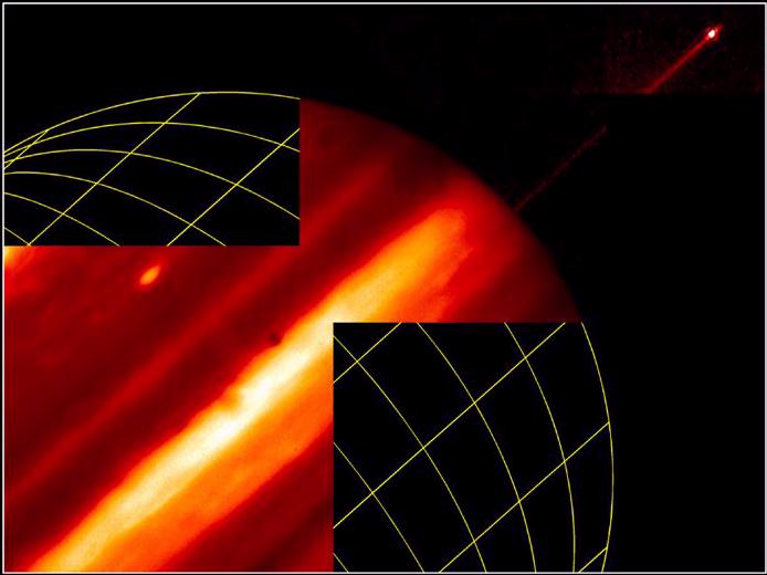 HUBBLE PROVIDES INFRARED VIEW OF MOON, RING, AND CLOUDS