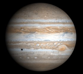 Giove con la Macchia Rossa e l'ombra di un satellite