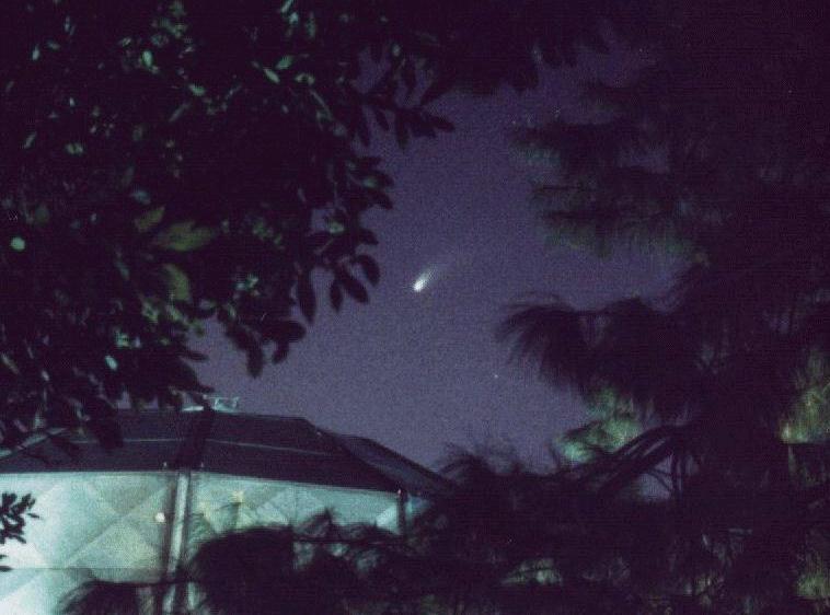 Cometa Hale-Bopp e cupola Planetario di Ravenna 