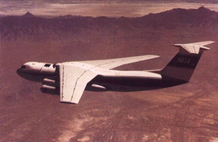osservatorio volante Kuiper Airborne Observatory, ex C141 Starlifter con telescopio da 90 cm vola a 12500 m di quota