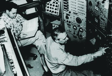 Frederick Reines (1918 - 1998) e Clyde Cowan (1919 - 1974) in laboratorio