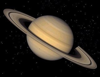 Saturno con anelli ben visibili